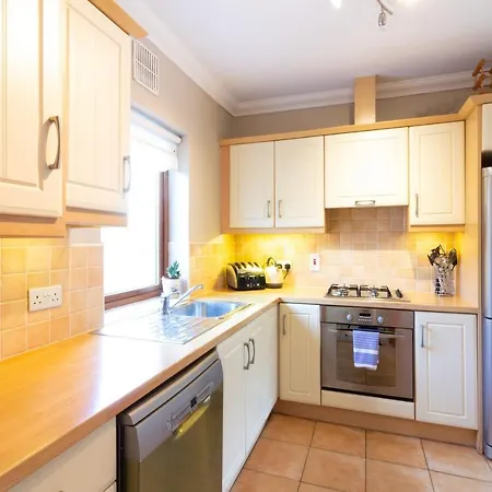 Guestready - Lovely Semi-d With Private Garden * Citywest
