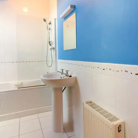 Prázdninový dům Guestready - Lovely Semi-d With Private Garden *