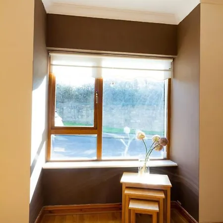 Guestready - Lovely Semi-d With Private Garden * Citywest