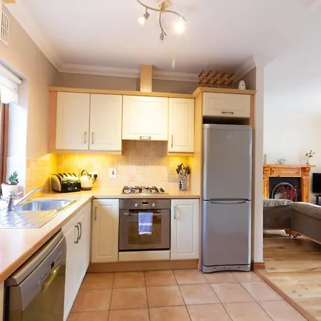 Guestready - Lovely Semi-d With Private Garden Citywest